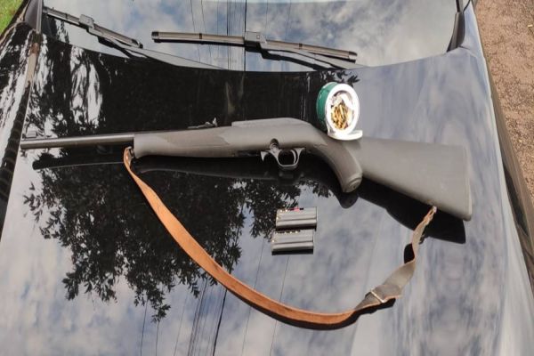 Homem é preso por posse irregular de arma de fogo em ação da Delegacia da Mulher