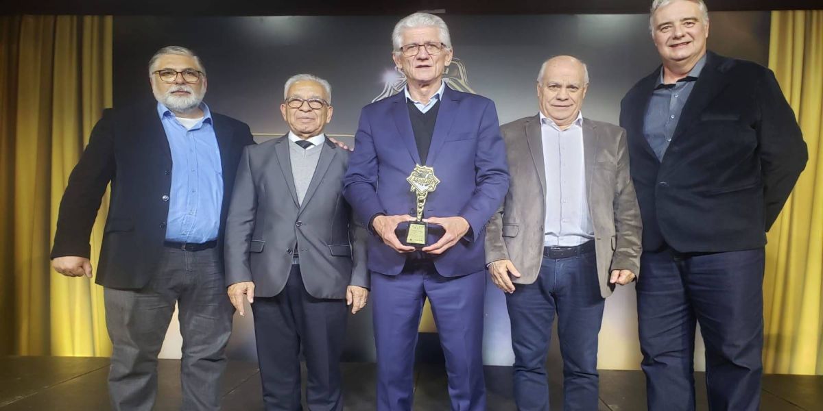 Secretário de Agricultura recebe Troféu Agroleite como Personalidade do Ano