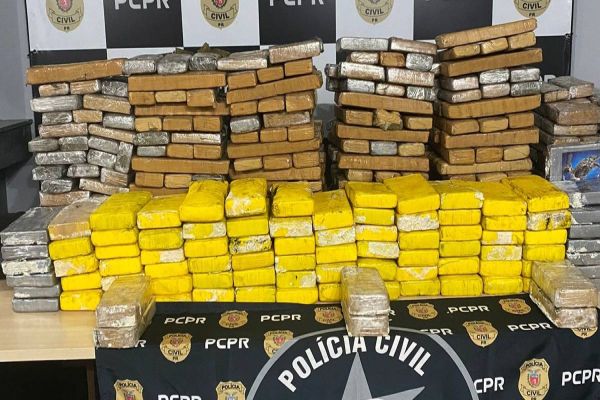 Imagem referente a notícia: Denarc intercepta carregamento de maconha, cocaína e crack na BR-277 em Cascavel