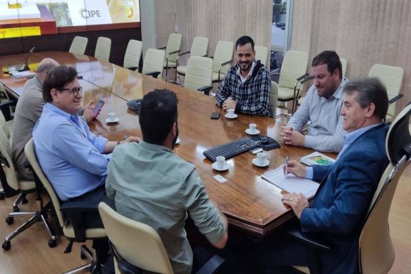 Emprego e renda é tema de encontro na Prefeitura de Toledo