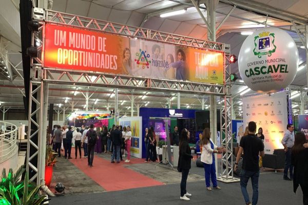 Imagem referente a notícia: Um mundo de oportunidades te espera na Feira das Profissões de Cascavel