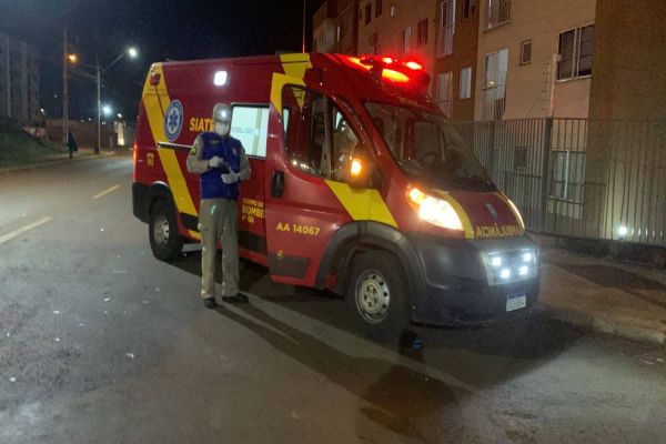 Motociclista de 24 anos fica ferido em acidente de trânsito no Riviera