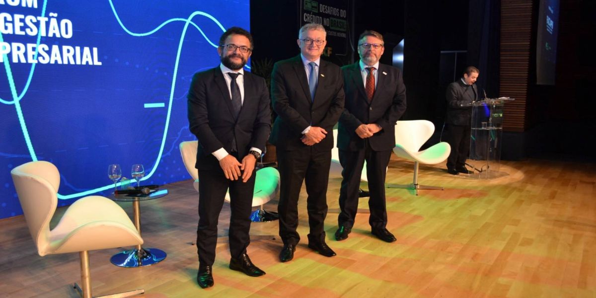 BRDE e Fomento Paraná apresentam linhas de crédito em fórum de gestão da Faciap