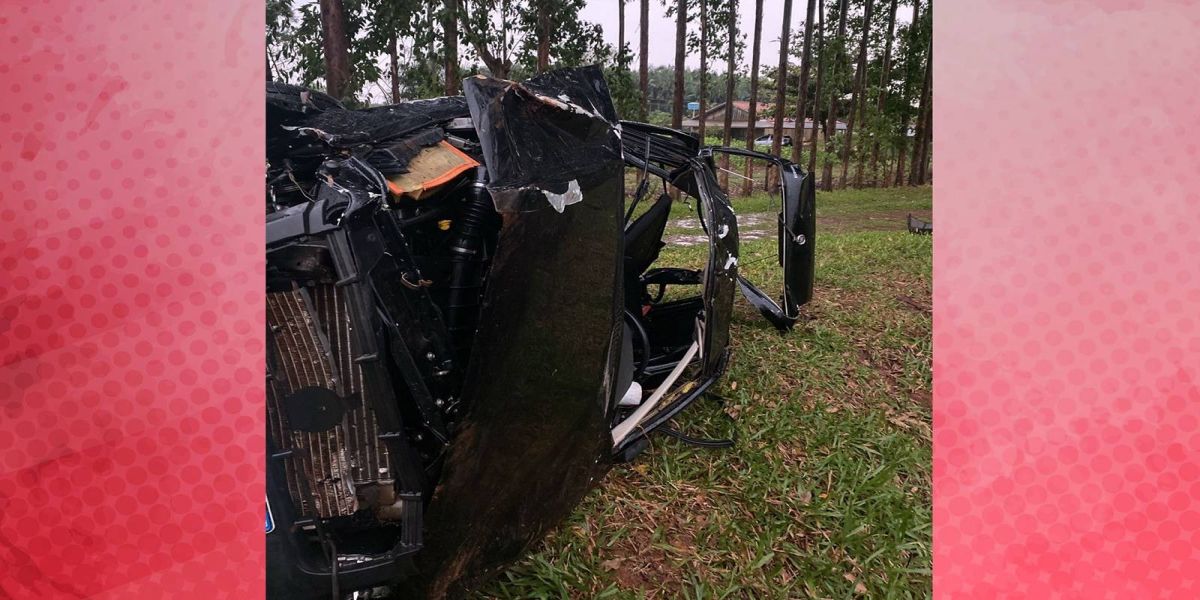 Duas pessoas ficam gravemente feridas após carro colidir em árvore na PR-490 entre Iporã e Altônia