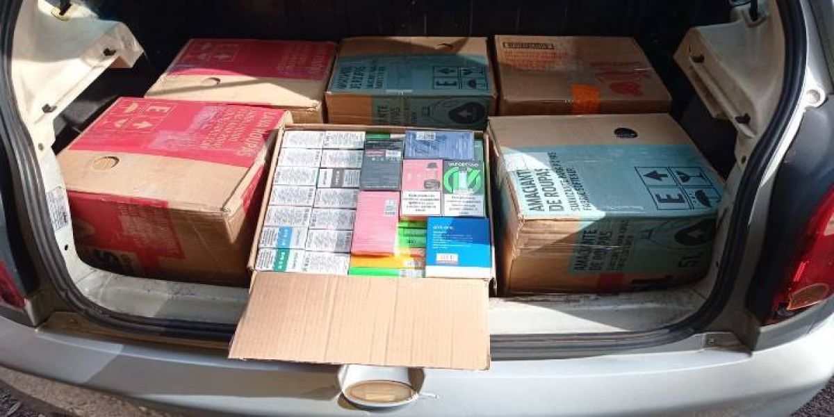 PRE apreende veículo, mercadorias contrabandeadas e encaminha condutora à PF em Cascavel