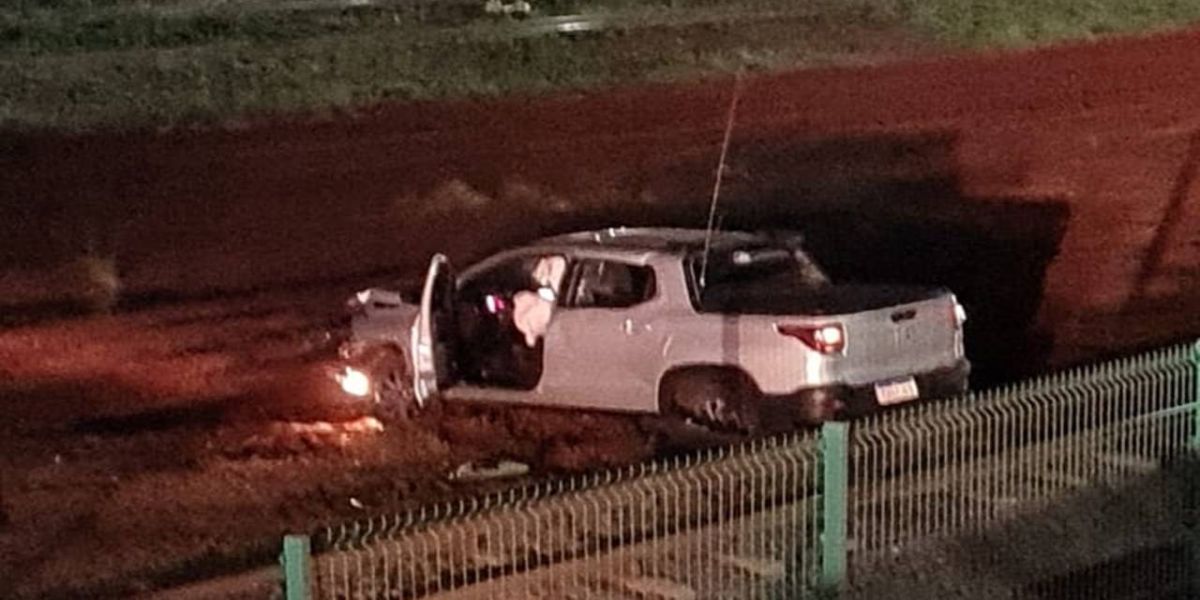 PRF apreende maconha e recupera carro roubado após perseguição na BR-277 em Cascavel
