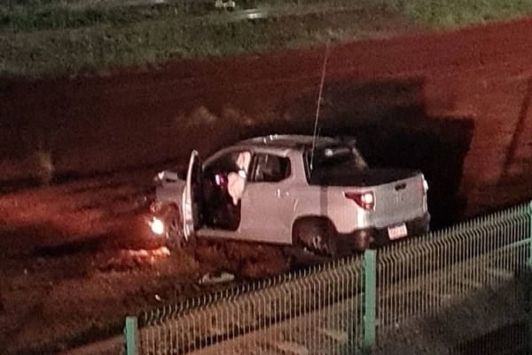 Imagem referente a notícia: PRF apreende maconha e recupera carro roubado após perseguição na BR-277 em Cascavel