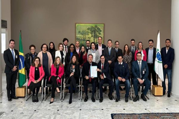 Comitiva de Cascavel busca um novo juizado de violência contra à mulher e família em encontro no TJ