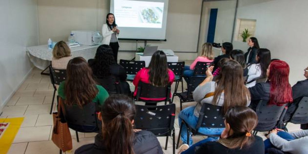 Manicures de Corbélia participam de workshop sobre saúde no ambiente de trabalho