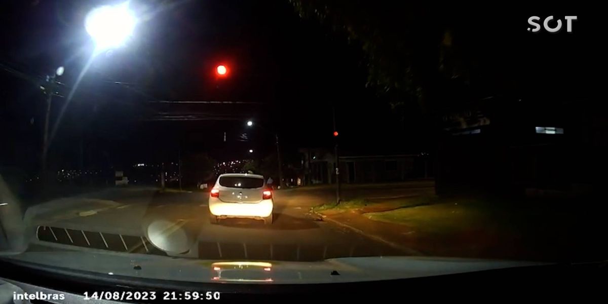 Perseguição policial resulta na detenção de suspeitos após assalto a motorista de aplicativo
