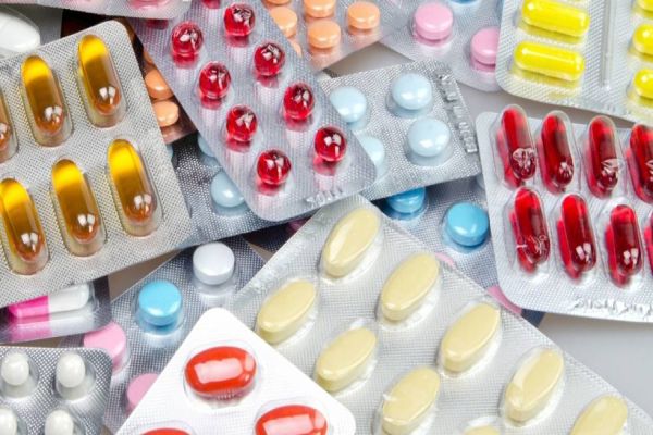 Madril questiona falta de antibiótico nas farmácias básicas de Cascavel