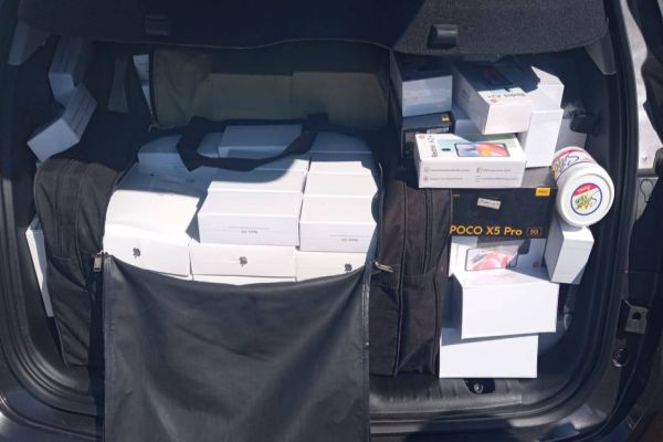 Polícia Rodoviária Federal apreende mercadorias e anabolizantes na BR-277 em Cascavel