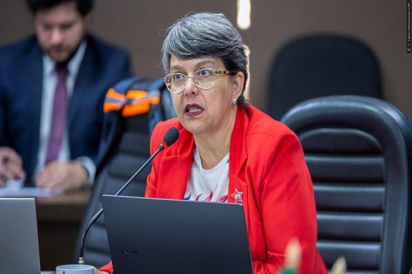 Liliam pede esclarecimentos sobre internamentos de usuários de psicoativos