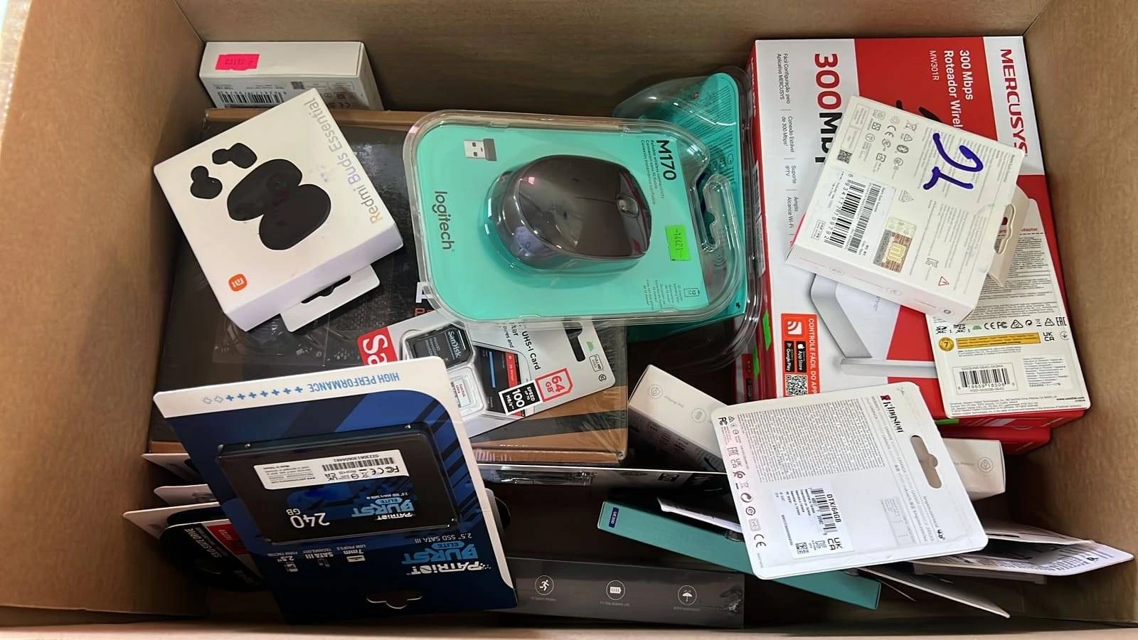 Foto relacionada a notícia: Operação da RF nos Correios resulta na apreensão de R$300 mil em mercadorias ilegais no oeste do PR