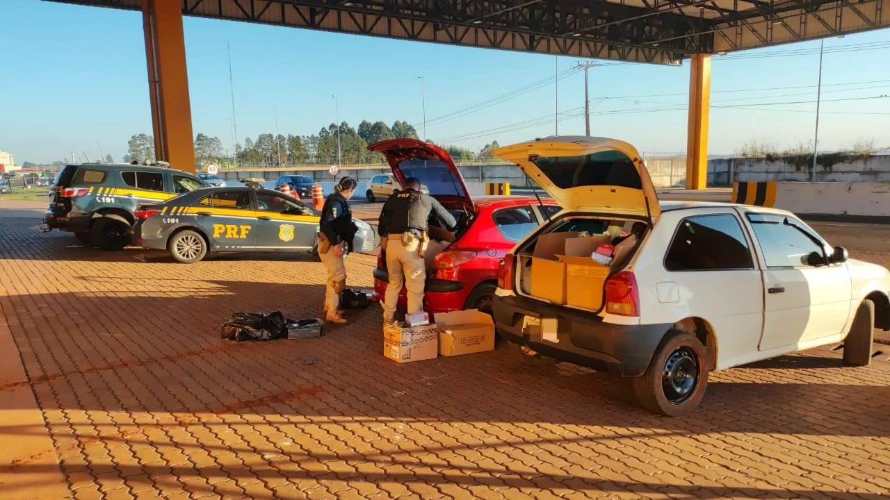 Foto relacionada a notícia: PRF intercepta contrabando de cigarros e produtos variados na BR-277 em Cascavel