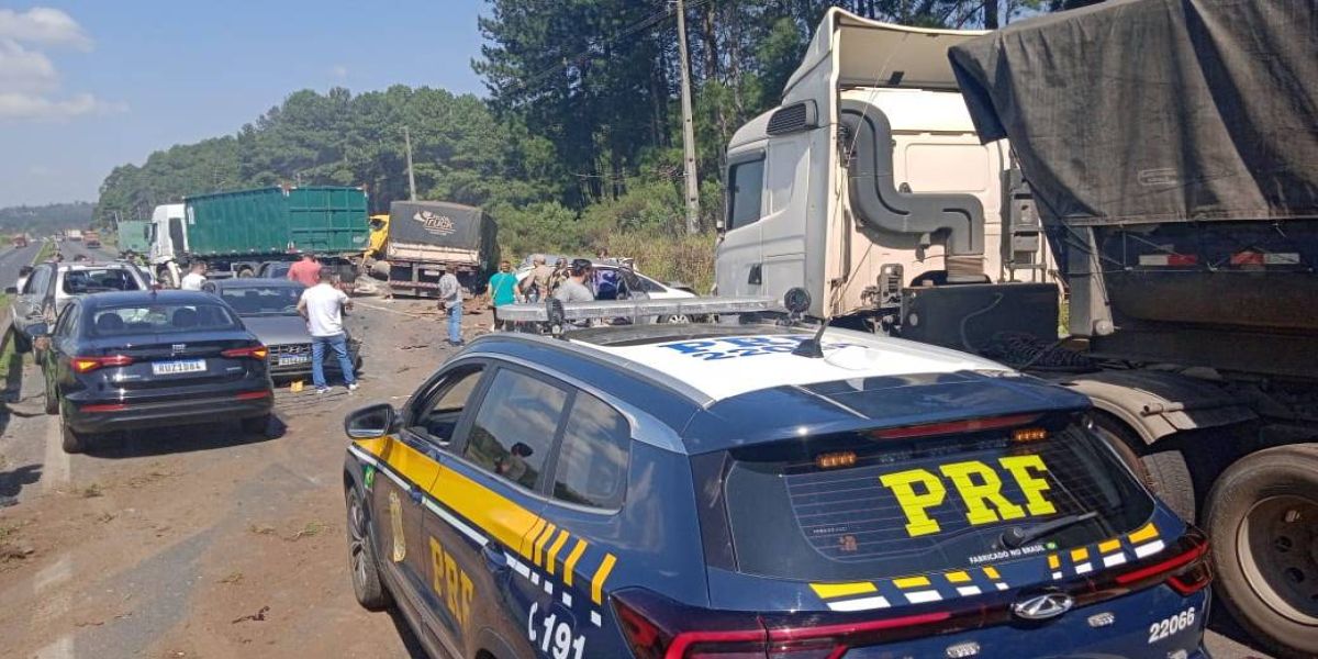 Engavetamento envolvendo 10 veículos deixa varias pessoas feridas na BR-376 em Ponta Grossa