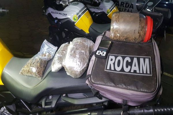 Homem é detido pela Rocam por envolvimento em tráfico de drogas e receptação no bairro Santa Cruz