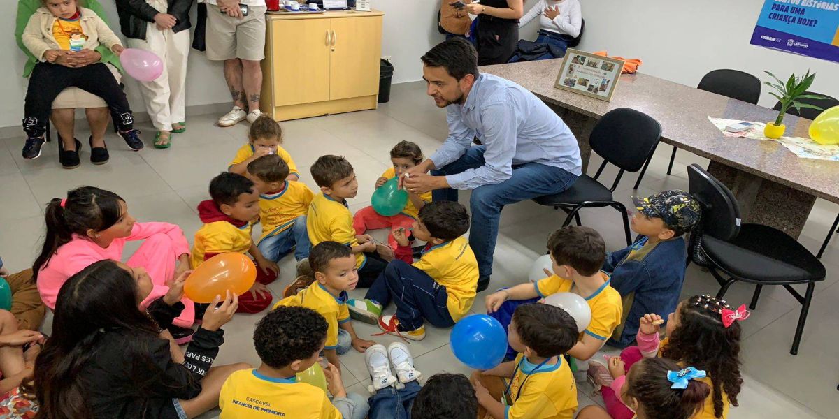 Crianças apresentam suas demandas ao secretário de Assistência Social