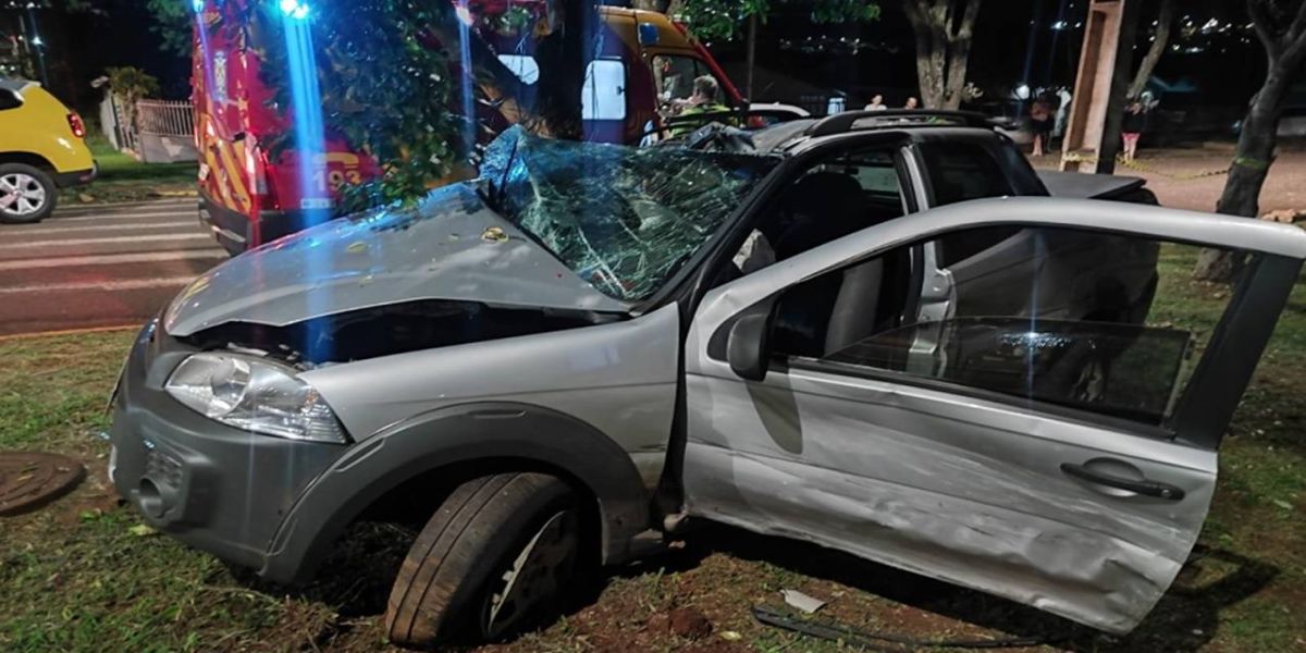 Perseguição e acidente terminam em prisão após roubo de veículo em Cascavel