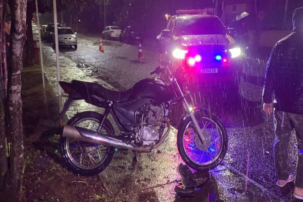 Imagem referente a notícia: Mulher fica em estado grave após ser atropelada por moto no Bairro Periolo em Cascavel