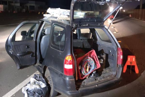 Imagem referente a notícia: PRF prende falsos eletricistas transportando maconha "skank" na BR-277
