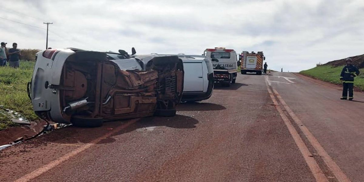 Três pessoas ficam feridas após forte colisão na PR-486 em Espigão Azul