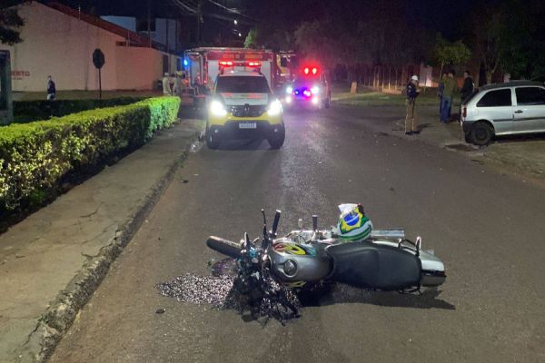 Duas pessoas ficam feridas após forte batida na Rua Vasco Gama no Bairro Pioneiros Catarinense
