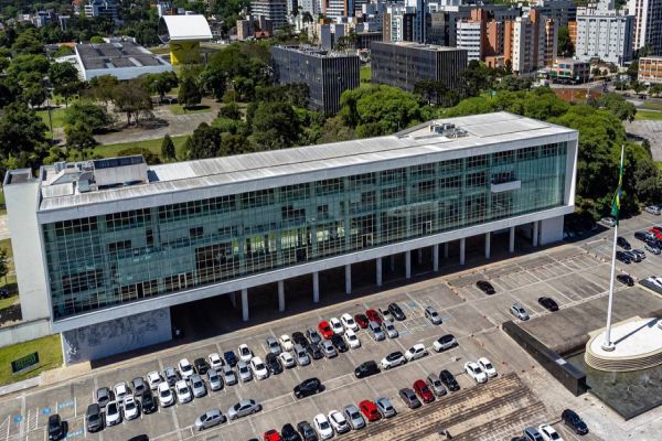 Governo do Paraná divulga calendário de feriados e pontos facultativos de 2026