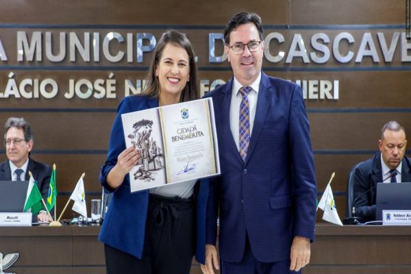 Legislativo entrega título de Cidadã Benemérita à jornalista Maiara Bastianello