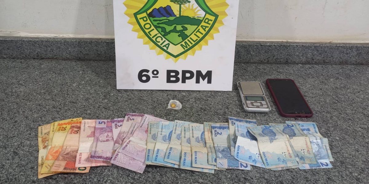 Polícia Militar detém dois rapazes por tráfico de drogas no centro de Cascavel