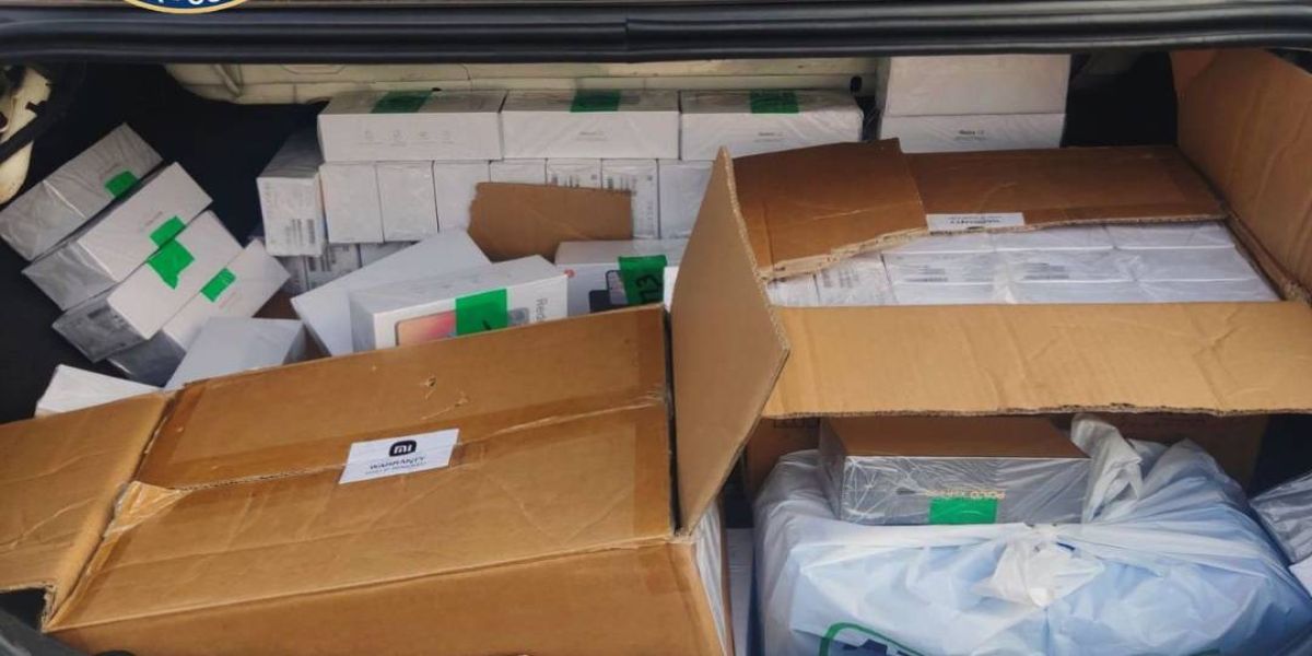 Em Operação, Receita Federal apreende 6 veículos com mercadorias ilegais