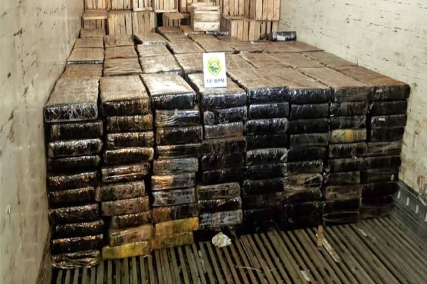 Maior apreensão do ano: PM de Diamante d'Oeste apreende 5 toneladas de maconha na PR-488