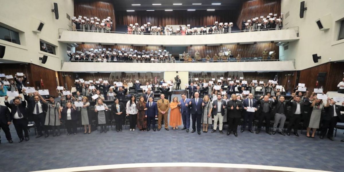 Dia do Obreiro Universal é celebrado na Assembleia Legislativa do Paraná