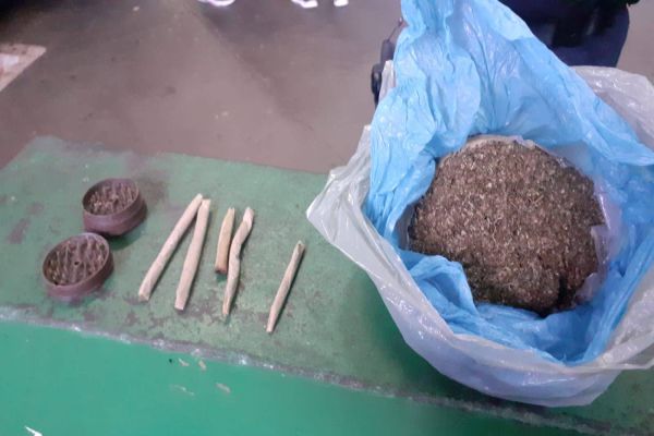 Guarda Municipal apreende drogas escondida em assento de ônibus em Terminal Rodoviário de Cascavel