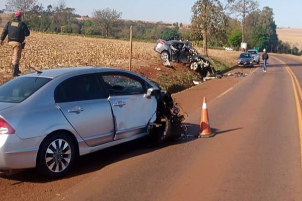 Carro de cascavel se envolve em forte colisão na PR-317 em Assis Chateaubriand
