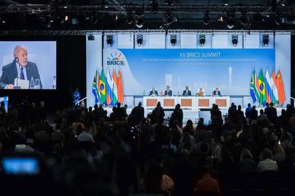 Imagem referente a notícia: Em declaração conjunta, líderes do BRICS anunciam a entrada de seis novos países