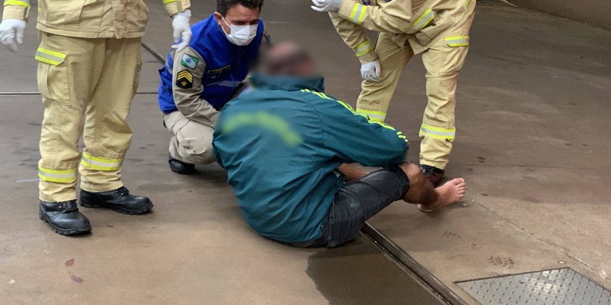 Homem pede socorro em posto de combustíveis após ser vitima de agressão no Bairro Periolo
