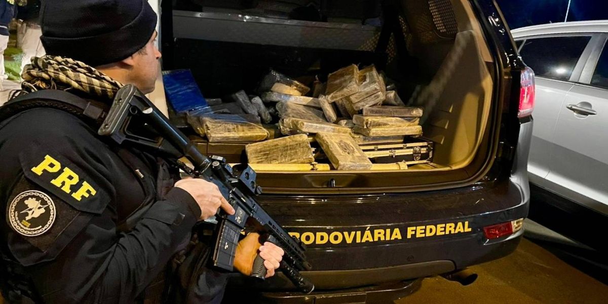 PRF apreende quase 50 quilos de cocaína na BR-277 no Paraná