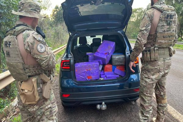 Após fuga, PRF apreende mais de 400 quilos de maconha no Paraná