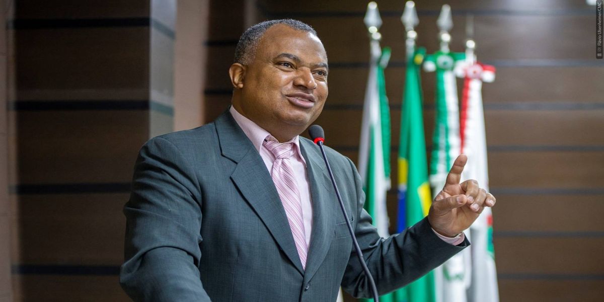 Cidão da Telepar pede informações sobre contrato de abrigos dos pontos de ônibus