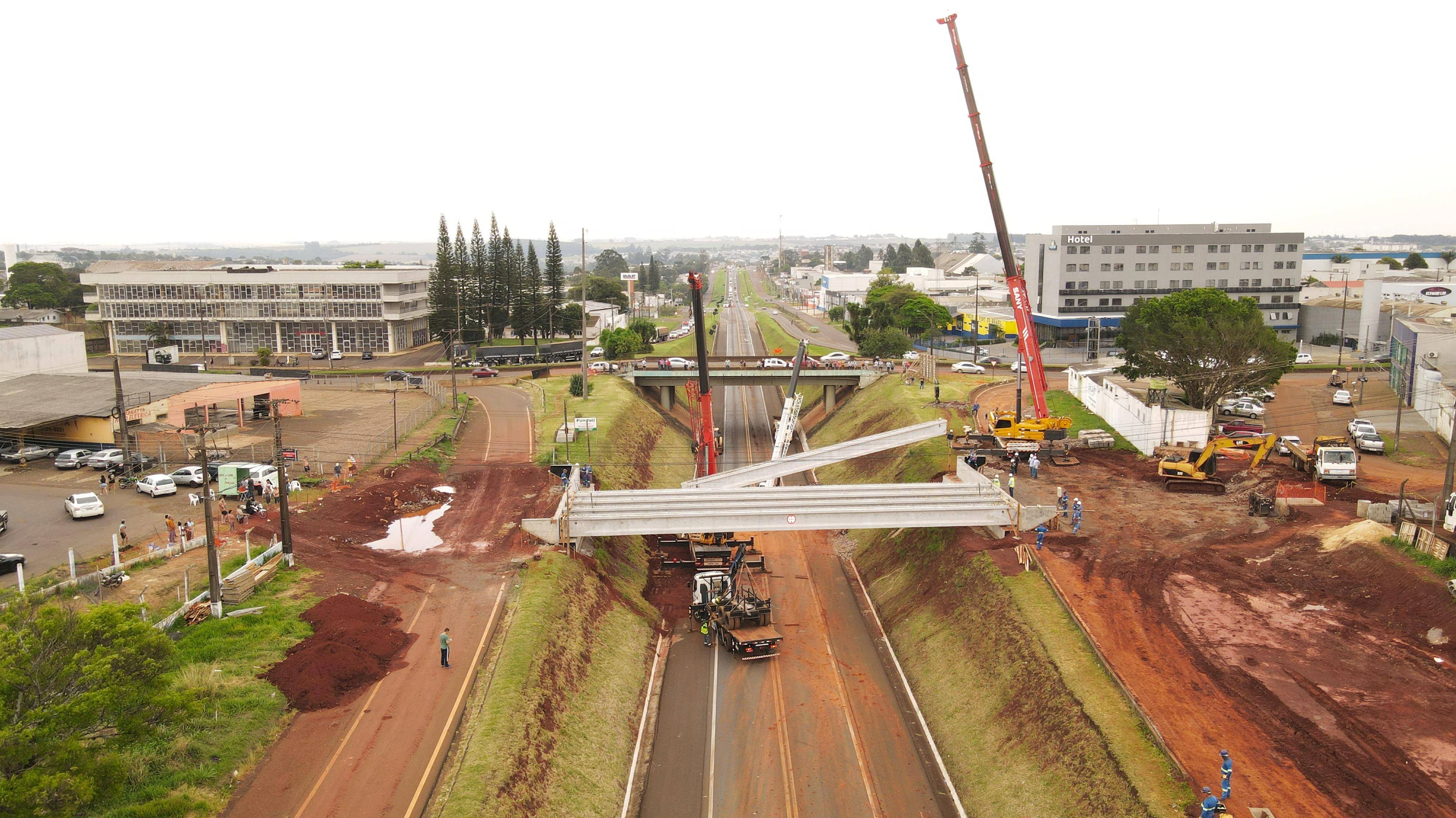 Foto relacionada a notícia: BR-277 é temporariamente fechada para Içamento de vigas do novo viaduto