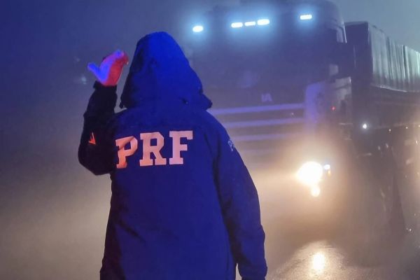 Baixa visibilidade: PRF alerta para segurança nas rodovias em dias de neblina do Paraná
