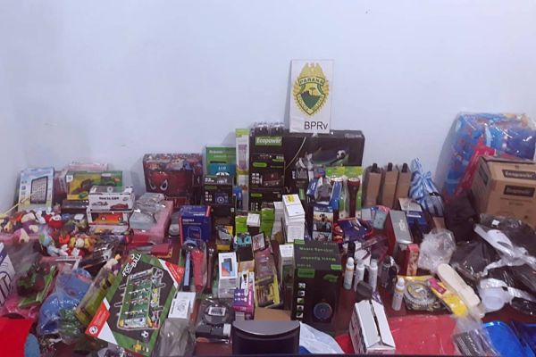 BPRv apreende veículo com carga de mercadorias do Paraguai na PR-180 em Cascavel