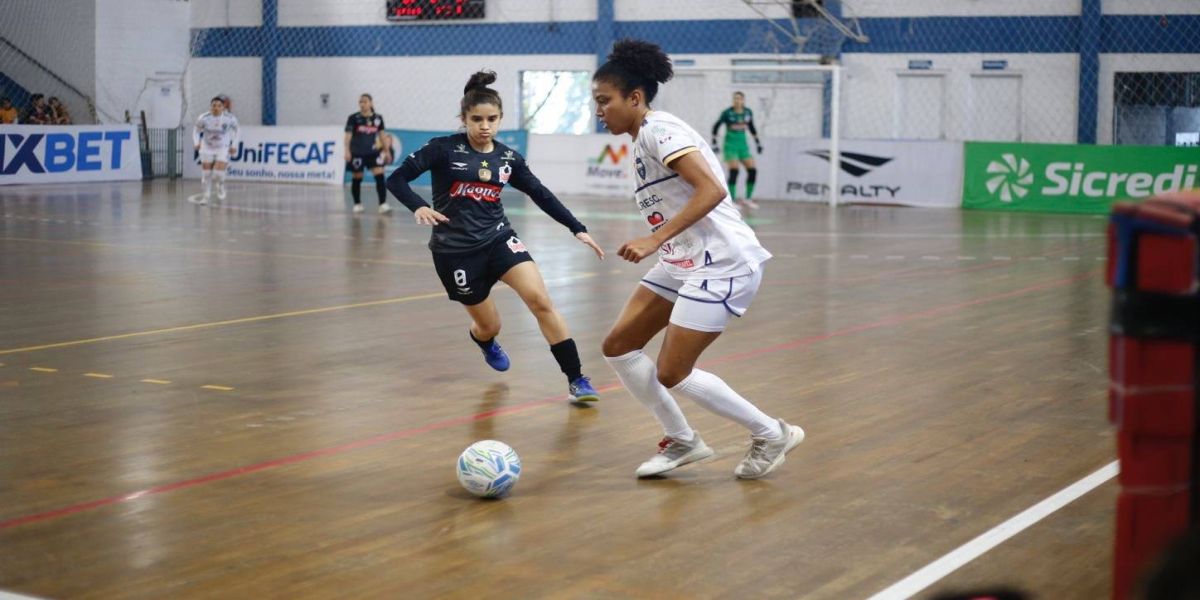 Stein Cascavel sofre revés contra Taboão Magnus na Liga Feminina de Futsal