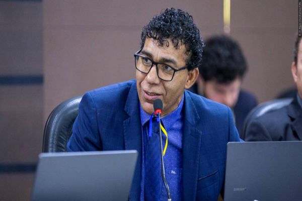 Josias de Souza consulta Prefeitura sobre redução de ISS para transporte escolar