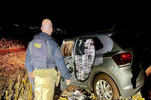PRF recupera veículo carregado com cigarros após perseguição na BR-369 em Ubiratã