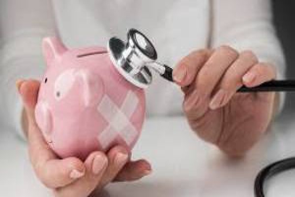 Reforma tributária pode aumentar impostos na saúde e desencadear inflação de preços