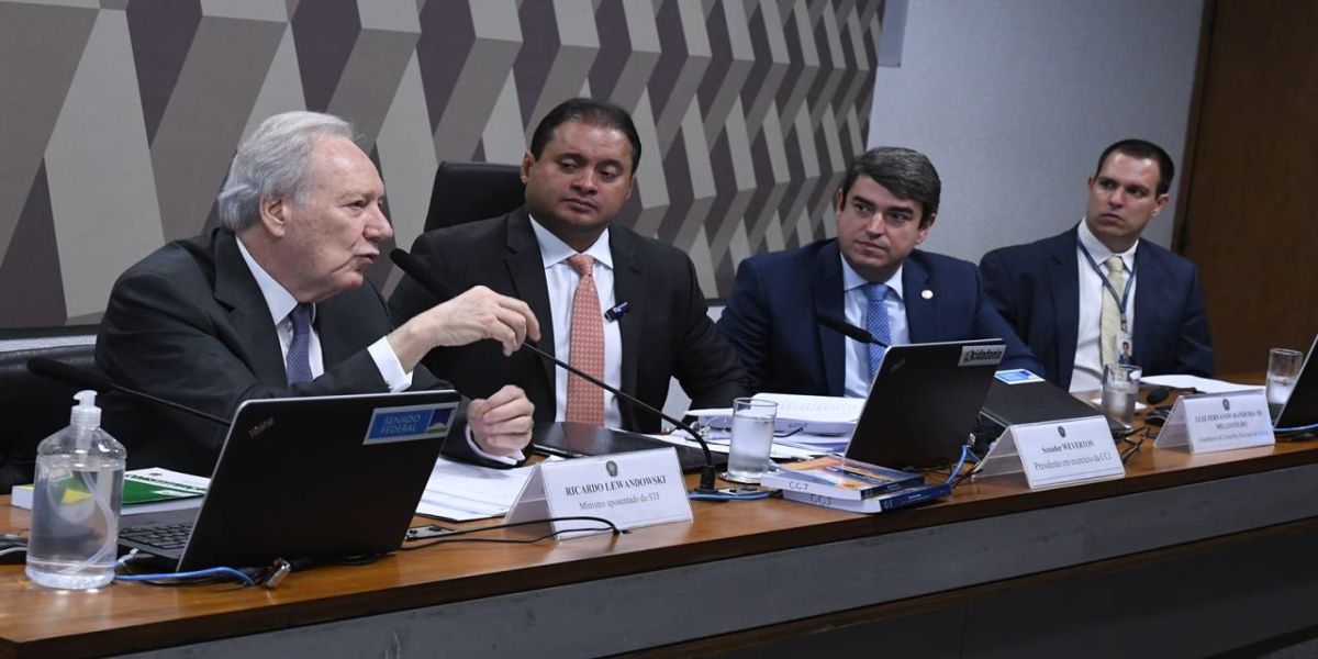 Nova lei do impeachment trará segurança jurídica e equilíbrio institucional, aponta debate