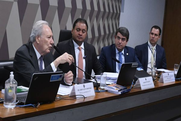 Imagem referente a notícia: Nova lei do impeachment trará segurança jurídica e equilíbrio institucional, aponta debate