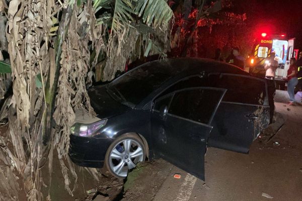 Três pessoas ficam feridas após capotamento na PR-180 em Cascavel